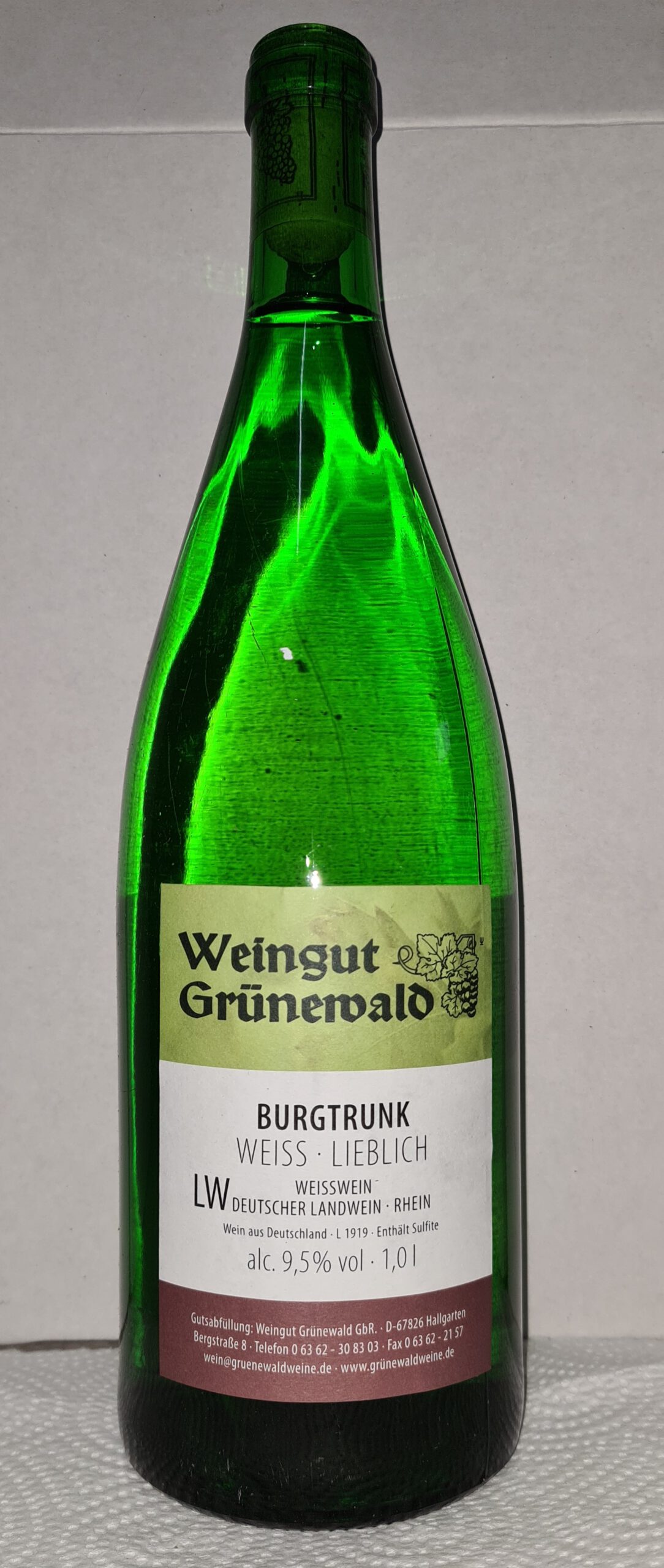 <br>Artikel-Nr.: 2415<br>2024er "Burgtrunk weiß lieblich" g.g.A. Deutscher Landwein Rhein Weißwein lieblich 1,0l<br>