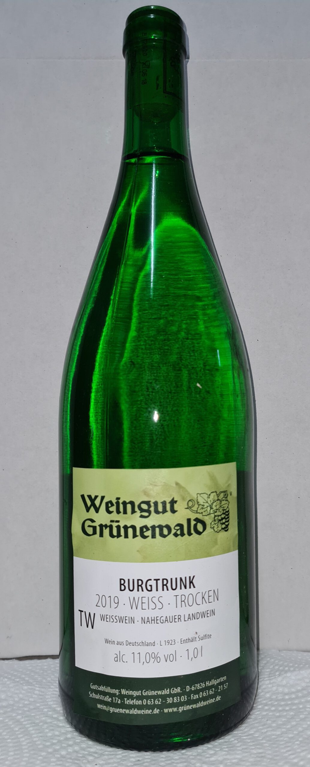 <br>Artikel-Nr.: 2524<br>2025er "Burgtrunk weiß trocken" g.g.A. Nahegauer Landwein Müller-Thurgau Landwein trocken 1,0l<br>